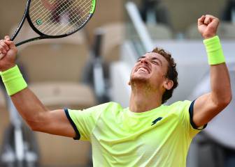 Carballés somete a Shapovalov en un partido frenético