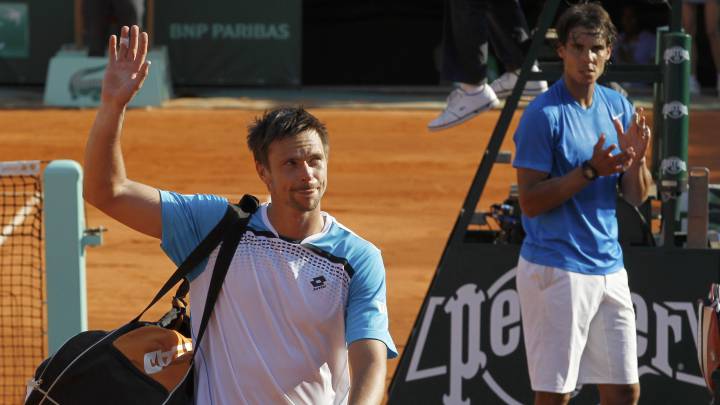 Rafa Nadal aplaude a Robin Soderling tras ganarle en su partido de cuartos de final de Roland Garros 2011.