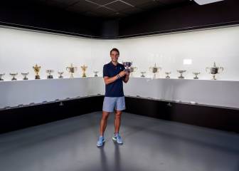 Nadal lleva el trofeo de Roland Garros a su Academy