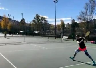 Carla Suárez vuelve a entrenar sobre una pista de tenis