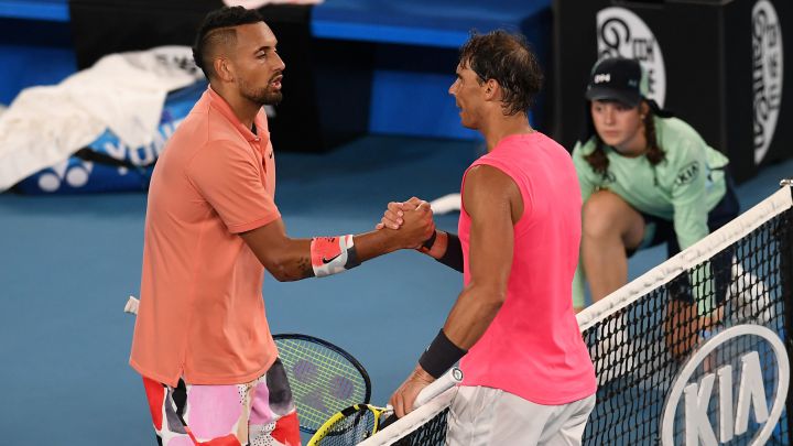 Rafa Nadal y Nick Kyrgios se saludan tras su partido de octavos de final del Open de Australia 2020.