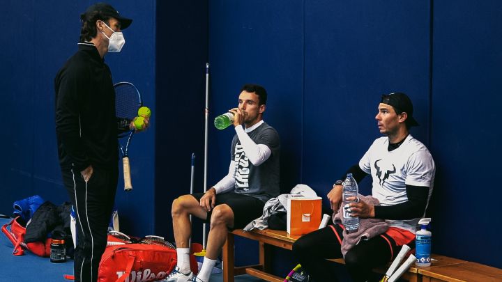 Roberto Bautista y Rafa Nadal, junto a Carlos Moyà durante un entrenamientode cara a la ATP Cup en la Rafa Nadal Academy by Movistar de Manacor.