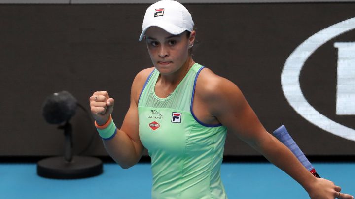 Ashleigh Barty celebra un punto durante su partido ante Elena Rybakina en el Open de Australia 2020.