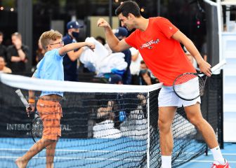 Espectáculo Djokovic: se borra de Adelaida y luego aparece