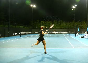 Los confinados se entrenan de madrugada en Melbourne Park