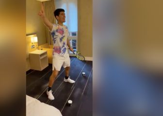 Liberación máxima: el baile de Carlos Alcaraz y su raqueta para celebrar el fin de la cuarentena