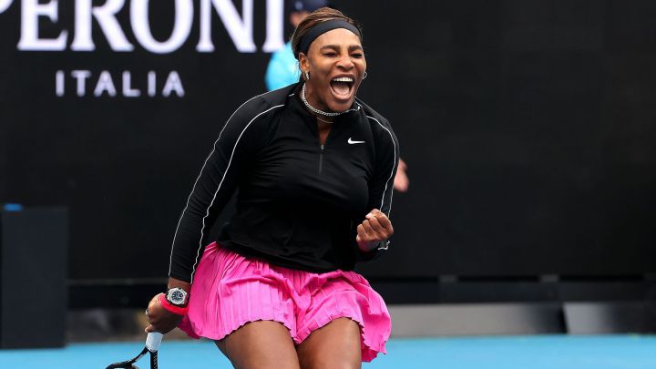 Serena Williams celebra un punto ante Daria Gavrilova durante su partido en el Yarra Valley Classic en Melbourne.