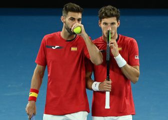 España se retira del dobles y pierde ante Grecia, pero avanza