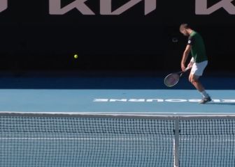 El gesto del rival es definitorio: cuando Rafa saca el cañón a pasear poco se puede hacer...