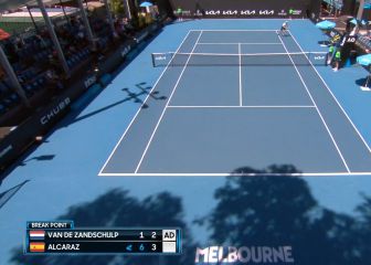 ¿Qué es esto de Alcaraz? Si no le coge ni la cámara...