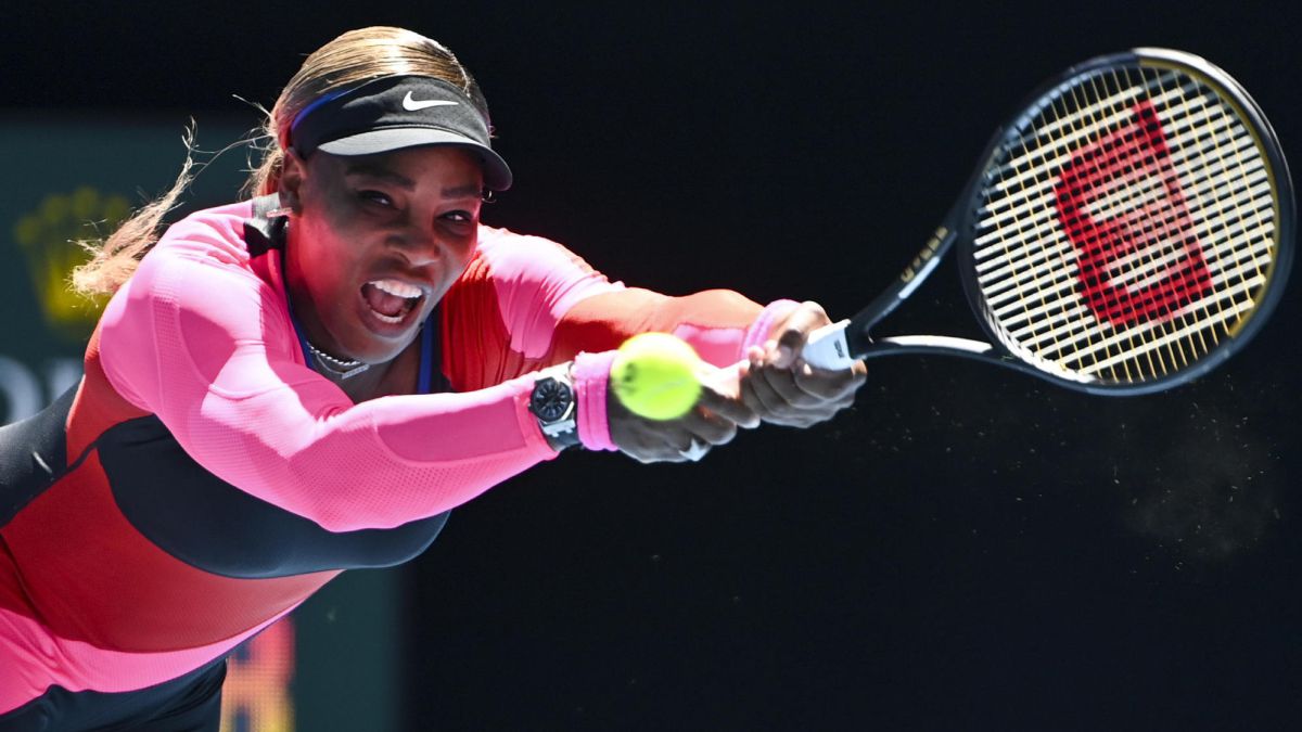 ‘Queen’ Serena shows muscle to get into third round