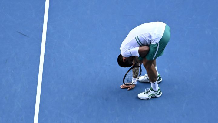 La sombra y el saque salvan a Djokovic de un tropiezo grave
