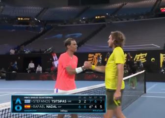 4 horas de partido, te acaba de remontar dos sets y le despides así: miren la cara de Tsitsipas tras el saludo con Nadal