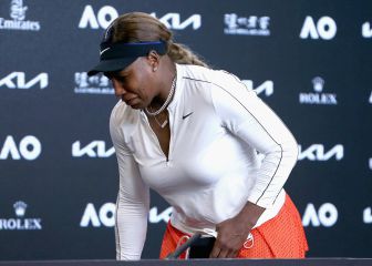 Serena Williams se va llorando en medio de la rueda de prensa