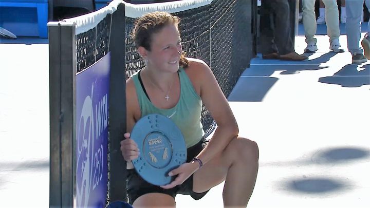 Daria Kastakina gana su tercer título a costa de Bouzkova