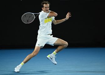 Medvedev bate a Tsitsipas y se cita con Djokovic en la final