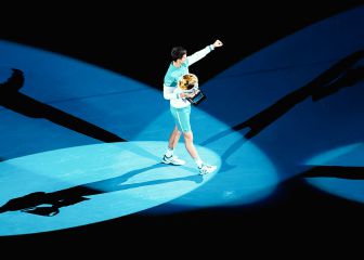 La celebración de Djokovic tras levantar su 9º Open de Australia