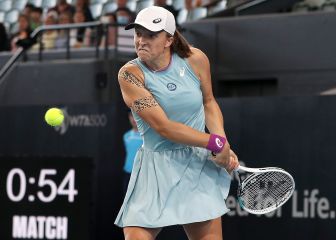 Swiatek avanza por retirada de Collins y Gauff se verá con Bencic