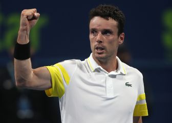 Bautista bate a otro sacador para verse con Thiem en cuartos