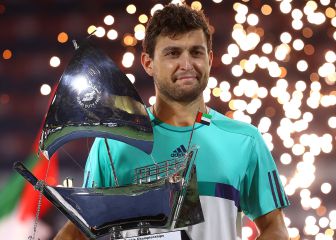 Karatsev prueba con un título que no es flor de un día