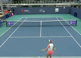 Badosa cae en las redes de Jabeur en un partido de locos