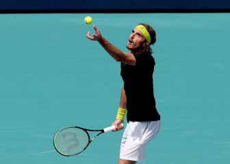 Tsitsipas, multado por romper la burbuja en Miami