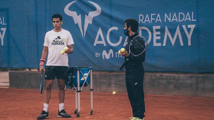 Jaume Munar entrena junto a Gustavo Marcaccio en la Rafa Nadal Academy By Movistar.