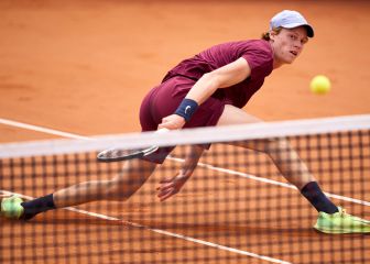 Sinner vuela alto en Barcelona y se cita con el intratable Tsitsipas