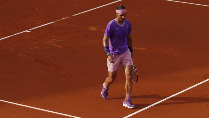 Rafa Nadal, en la pista durante la final del Barcelona Open Banc Sabadell 2021 ante Stefanos Tsitsipas