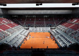 Público, seguridad y toque de queda en un Mutua diferente