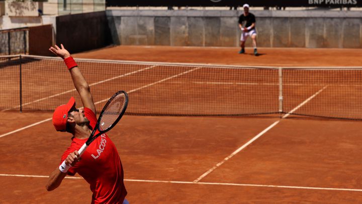 Novak Djokovic entrena junto a Andy Murray antes de debutar en el Internazionali BNL d’Italia, el Masters 1.000 de Roma, en el Foro Italico de Roma.