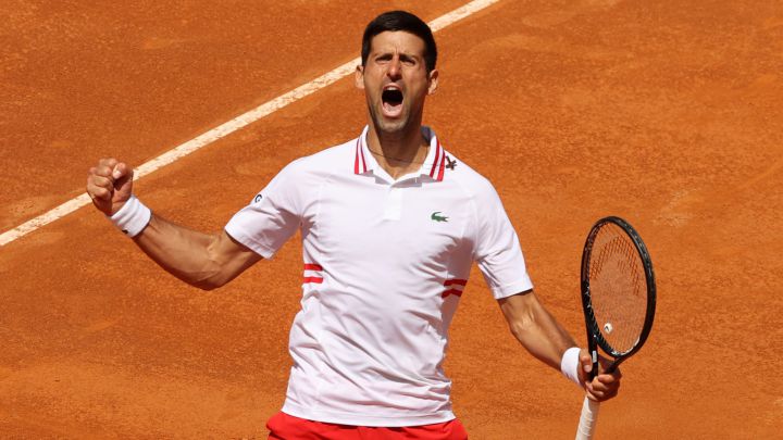 Djokovic sobrevive y no falta a su cita con las semifinales