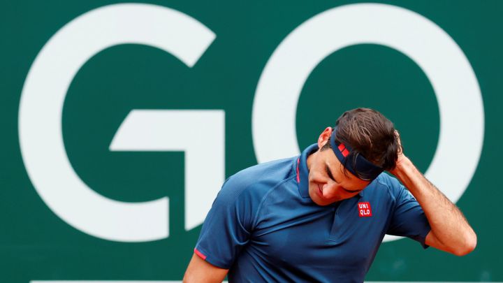 Roger Federer laments during his match against Pablo Andujar at the Geneva Open.