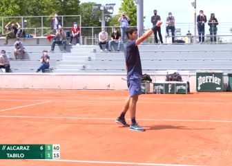 Alcaraz entra a lo grande en su primer Roland Garros