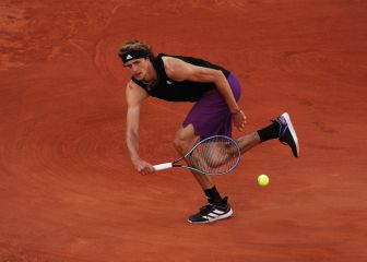 Tsitsipas pasa sin problemas y Zverev se complica la vida