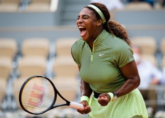 Serena Williams flaquea, pero continúa tras el 24º