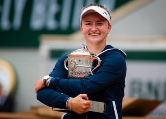 Krejcikova se corona delante de su paisana Navratilova