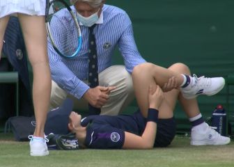 La resbaladiza hierba de Wimbledon causa estragos