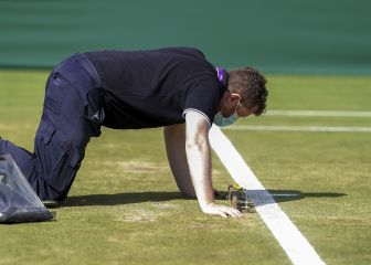 Cuidando con mimo la hierba de Wimbledon