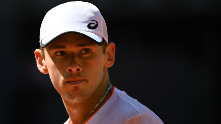 Alex De Minaur, durante su partido ante Dominic Thiem en el Mutua Madrid Open 2021.