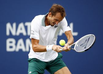 Medvedev sufre ante Bublik pero sigue adelante en Canadá