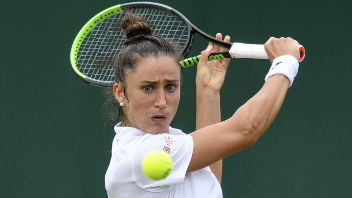 Sara Sorribes returns a ball during her match against Angelique Kerber in the 2021 Wimbledon tournament.
