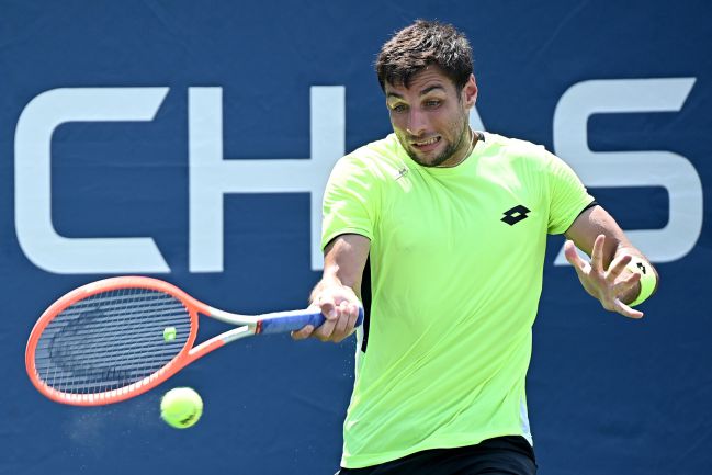 Bernabe Zapata Miralles returns a shot during a qualifying match at the 2021 US Open, Friday, Aug. 27, 2021 in Flushing, NY.  (Pete Staples / USTA)