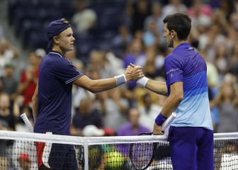Extraño inicio de Djokovic ante un acalambrado Rune