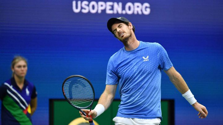 El tenista británico Andy Murray se lamenta durante su partido ante Stefanos Tsitsipas en primera ronda del US Open en el USTA Billie Jean King National Tennis Center de Nueva York.