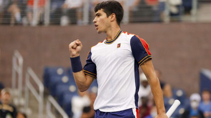 Carlos Alcaraz celebrates a point during his match against Peter Gojowczyk in the round of 16 of the US Open 2021 at the USTA Billie Jean King National Tennis Center in New York.