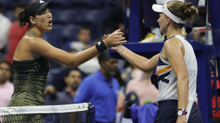 Garbiñe Muguruza greets Barbora Krejcikova after her round of 16 match at the US Open.
