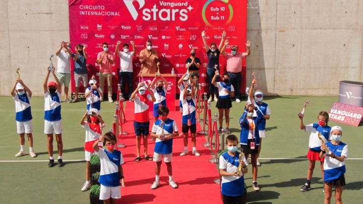 Imagen de la entrega de premios tras la disputa del torneo del circuito Vanguard Stars 2021 en Madrid.