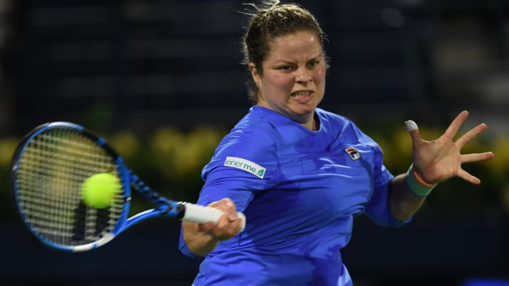 Kim Clijsters returns a ball during her match against Garbiñe Muguruza in the 2020 WTA Dubai Duty Free Tennis Championship at Dubai Tennis Stadium.