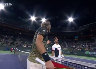 La discusión de Fognini con Tsitsipas en la red